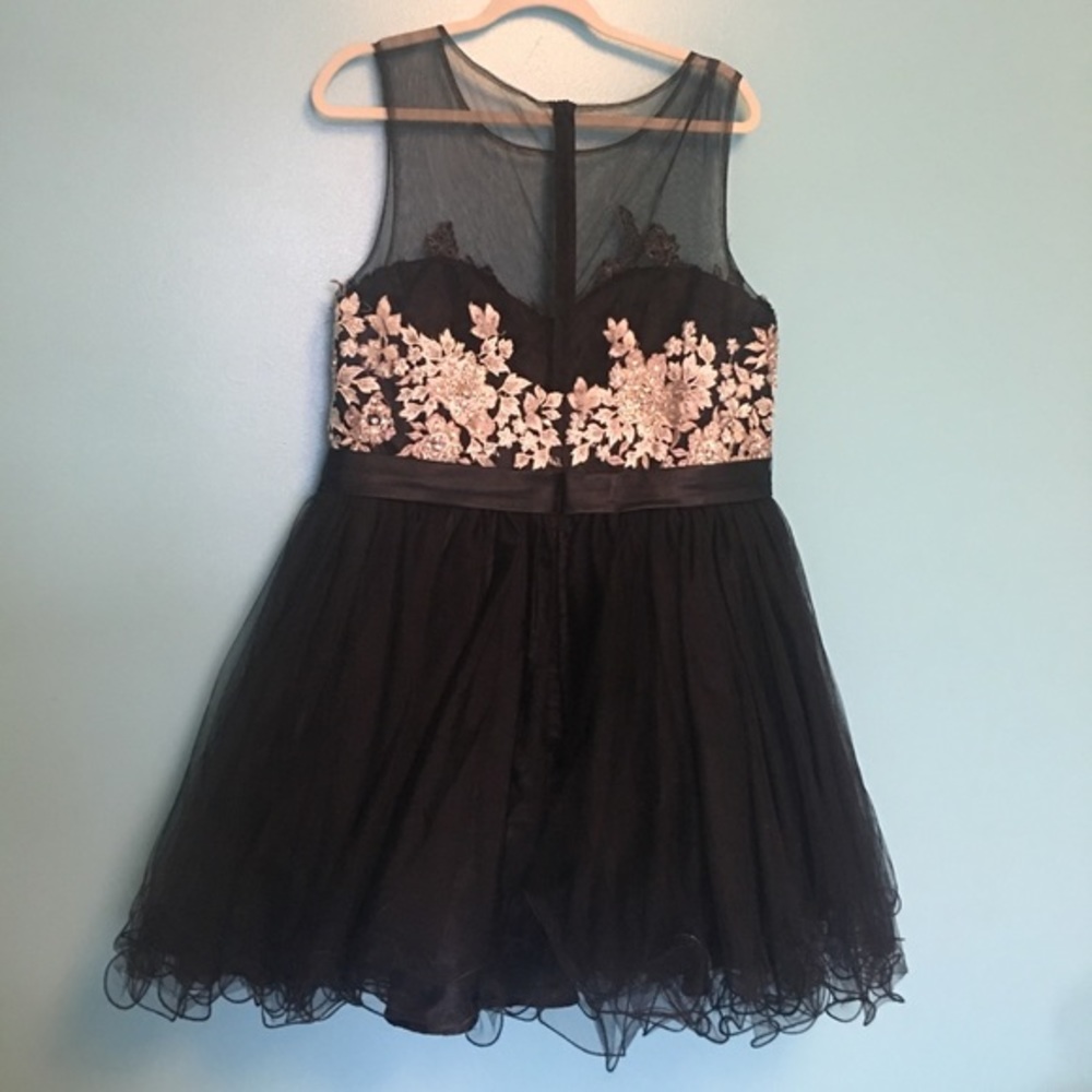 Black and Gold Homecoming Dress - Picture 2 of 4